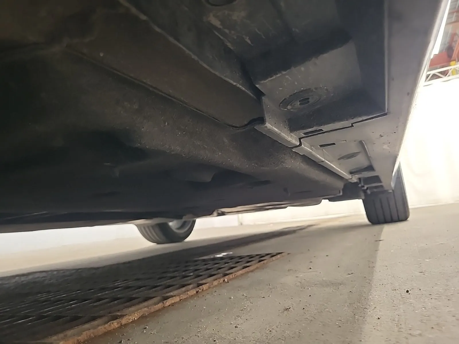 Undercarriage - Driver Photo