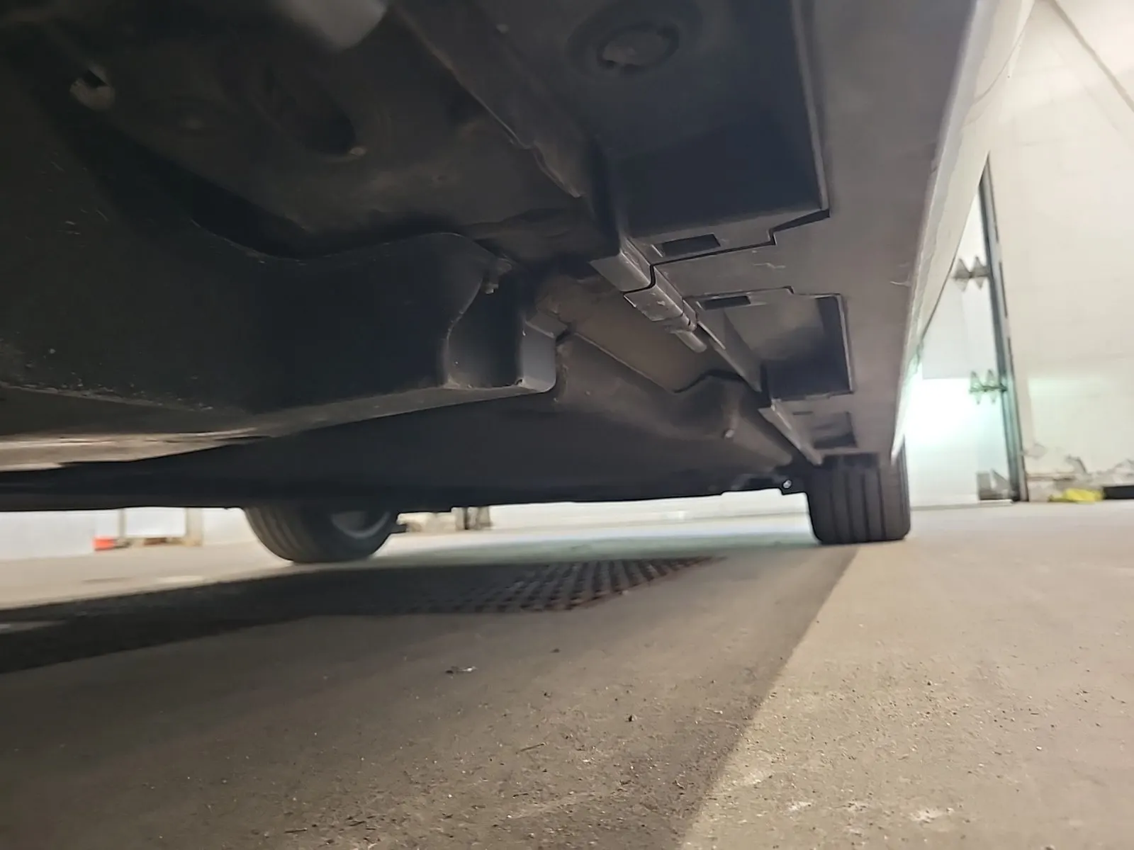 Undercarriage - Passenger Photo