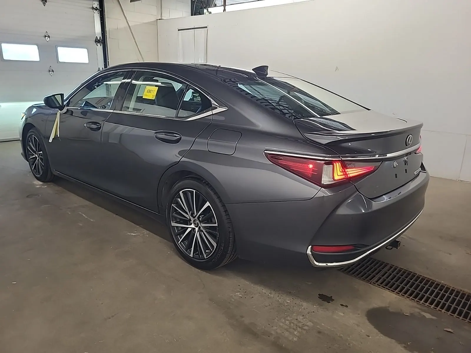 Driver Rear 3/4 Photo
