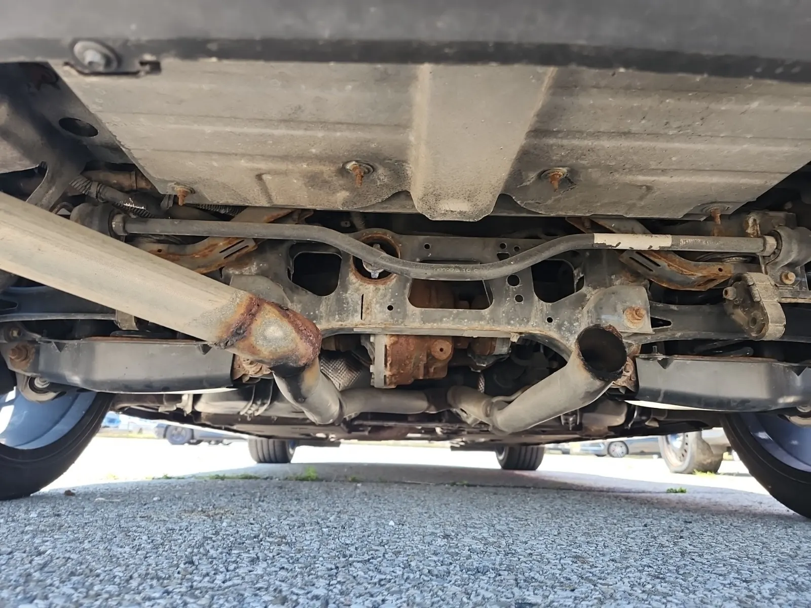 Undercarriage - Rear Photo