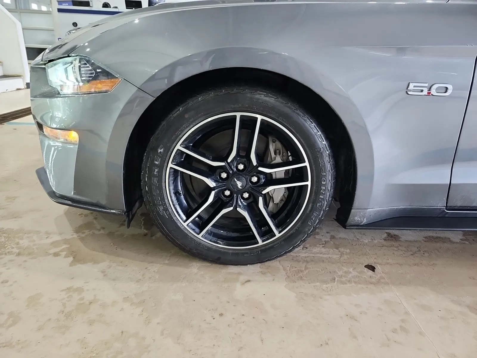 Front driver wheel/tire photo