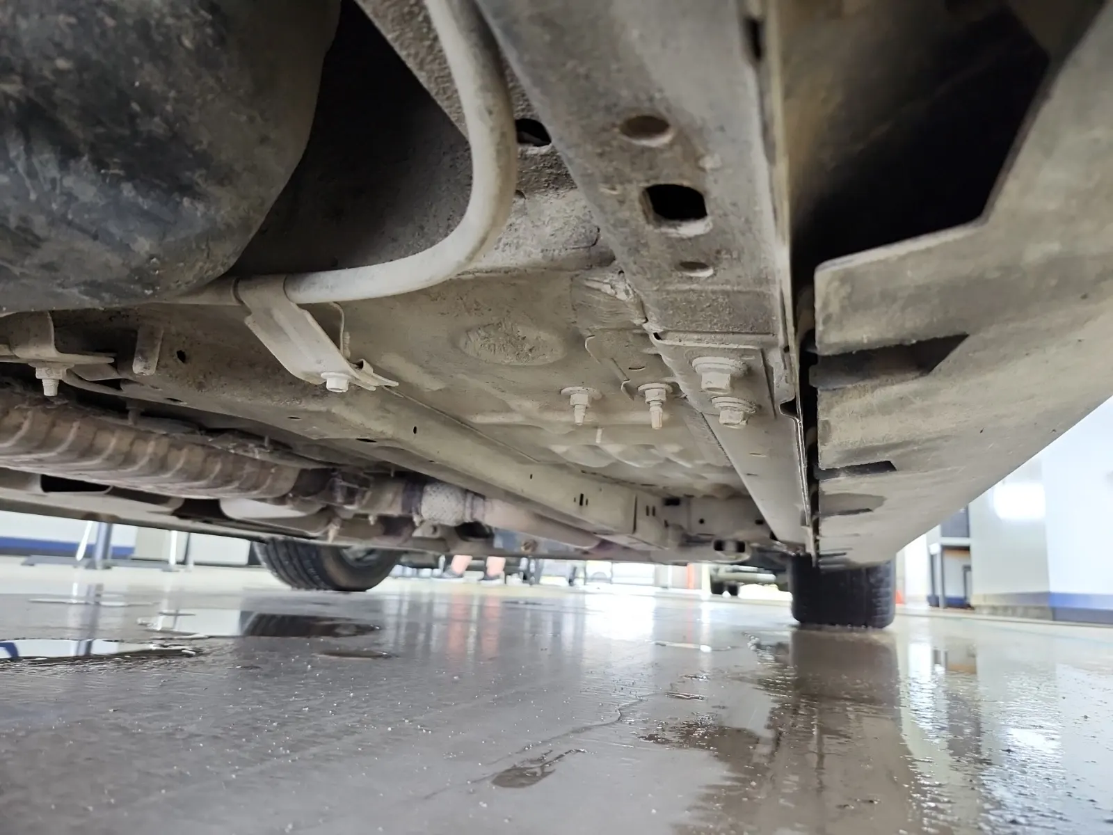 Undercarriage - Passenger Photo