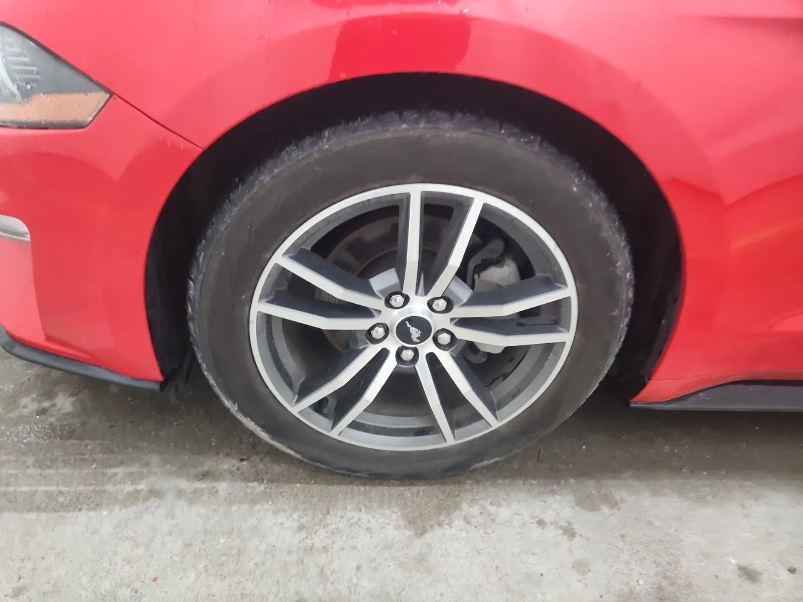 Front driver wheel/tire photo
