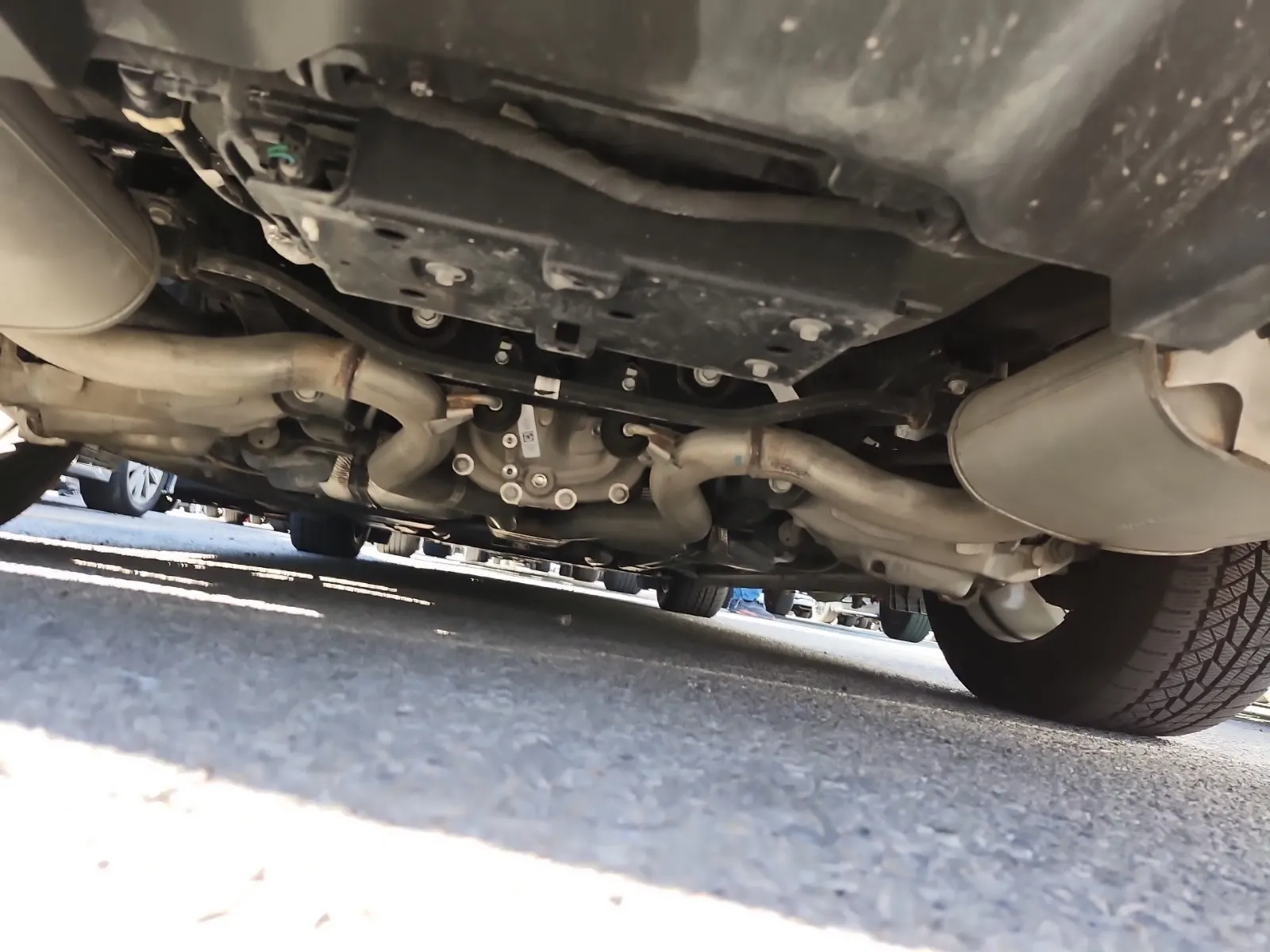 Undercarriage - Rear Photo