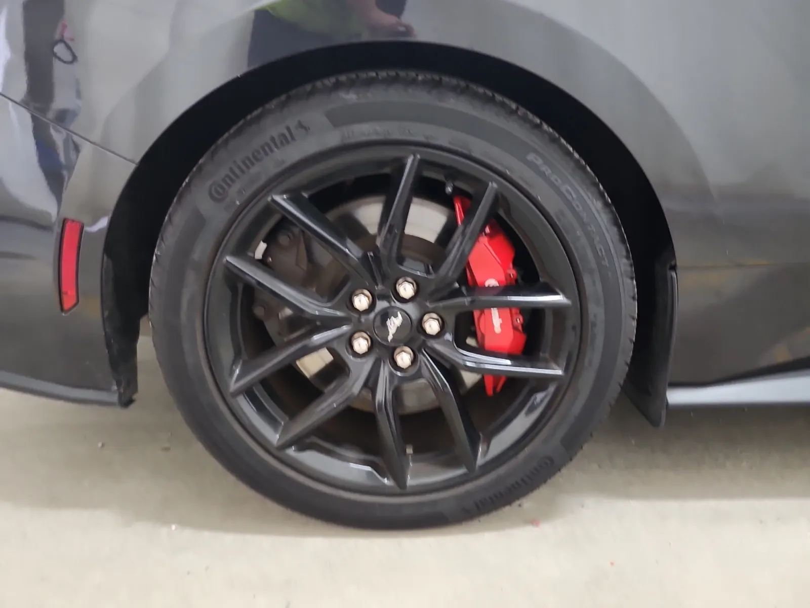Right Rear Wheel/Tire Photo
