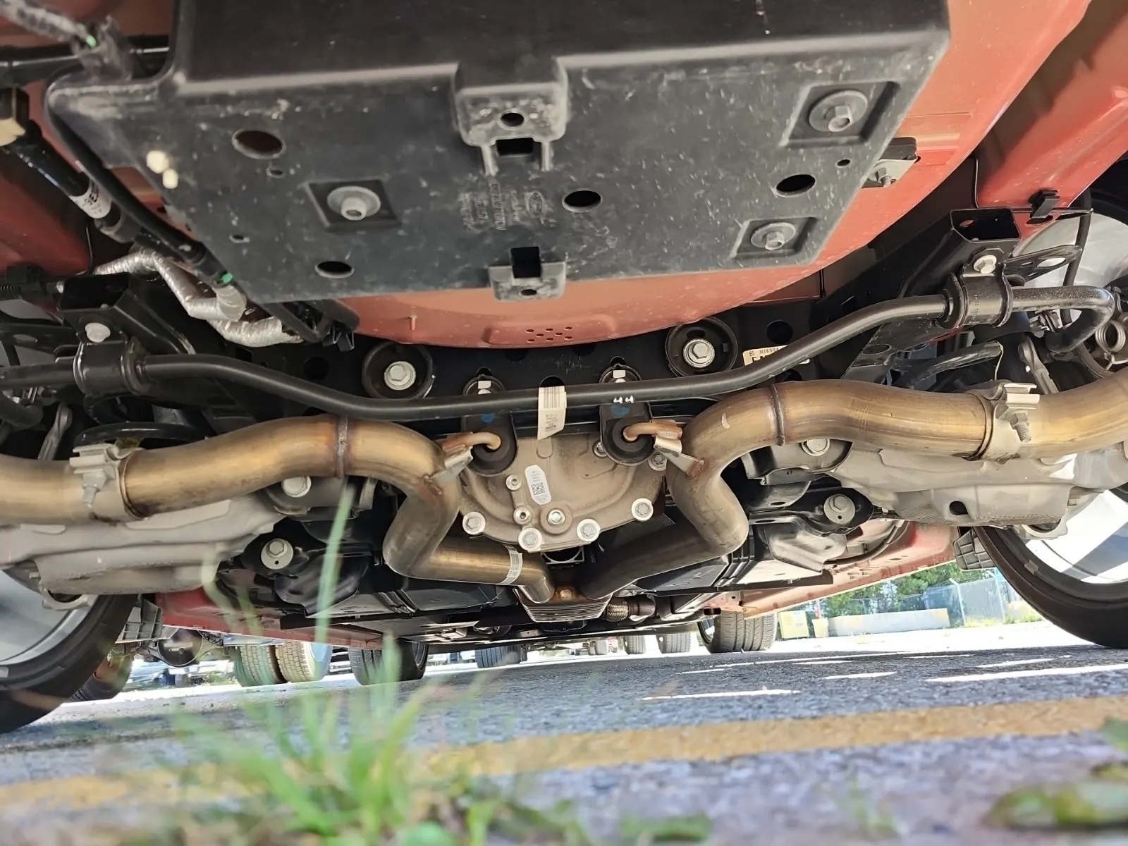 Undercarriage - Rear Photo