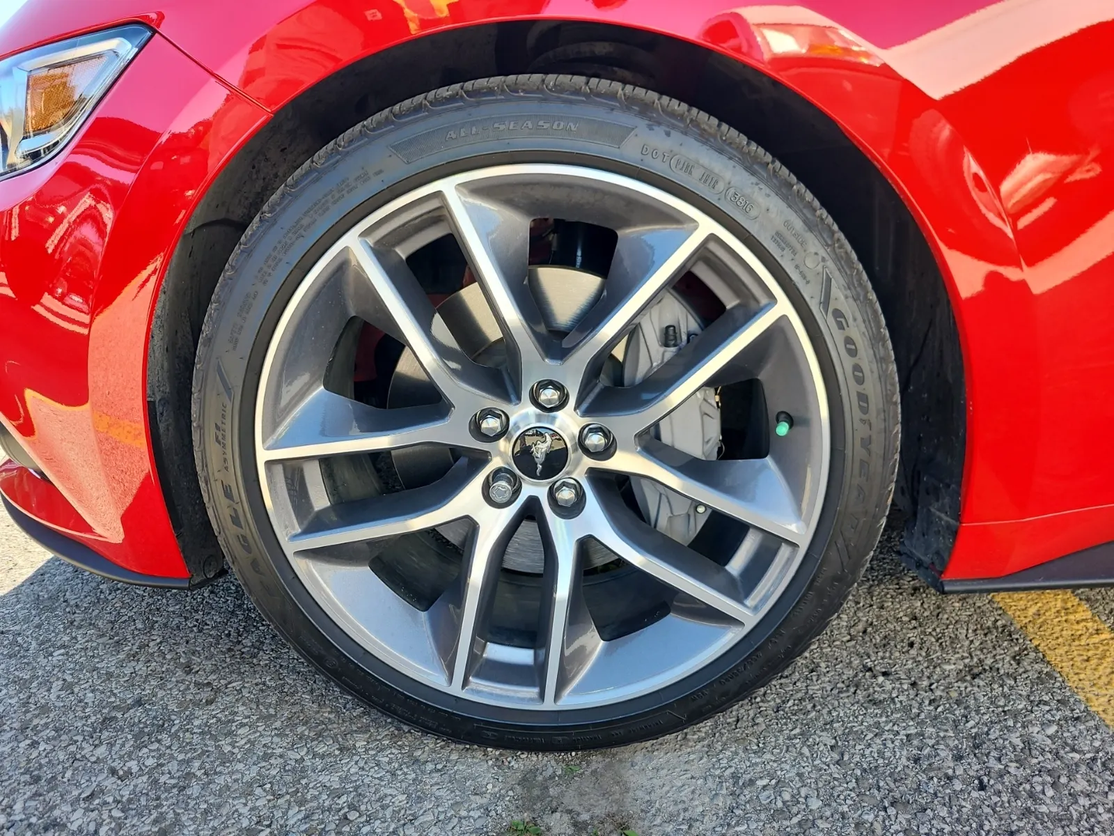 Front driver wheel/tire photo