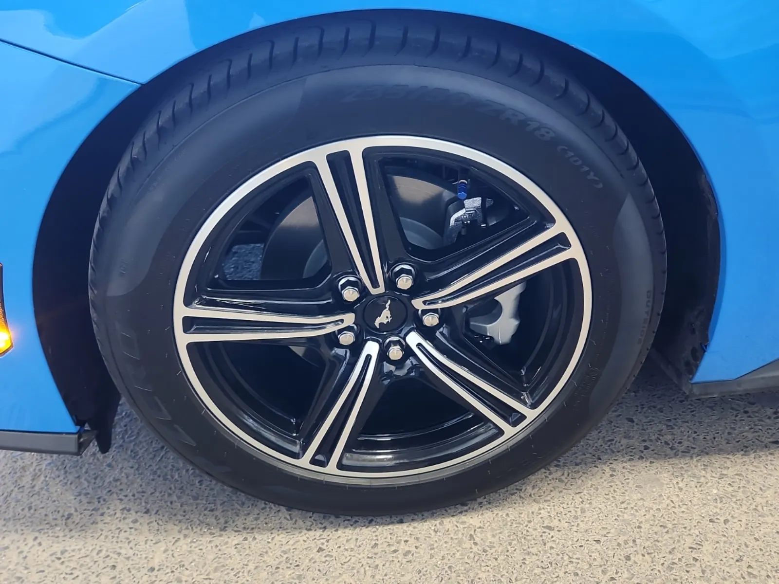 Front driver wheel/tire photo
