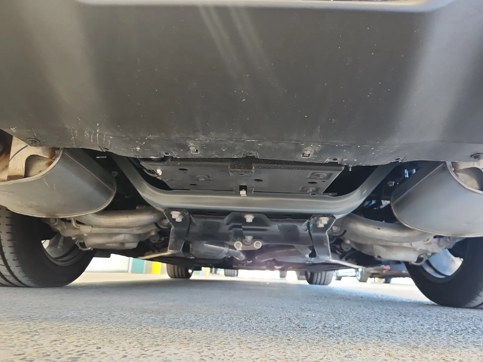 Undercarriage - Rear Photo