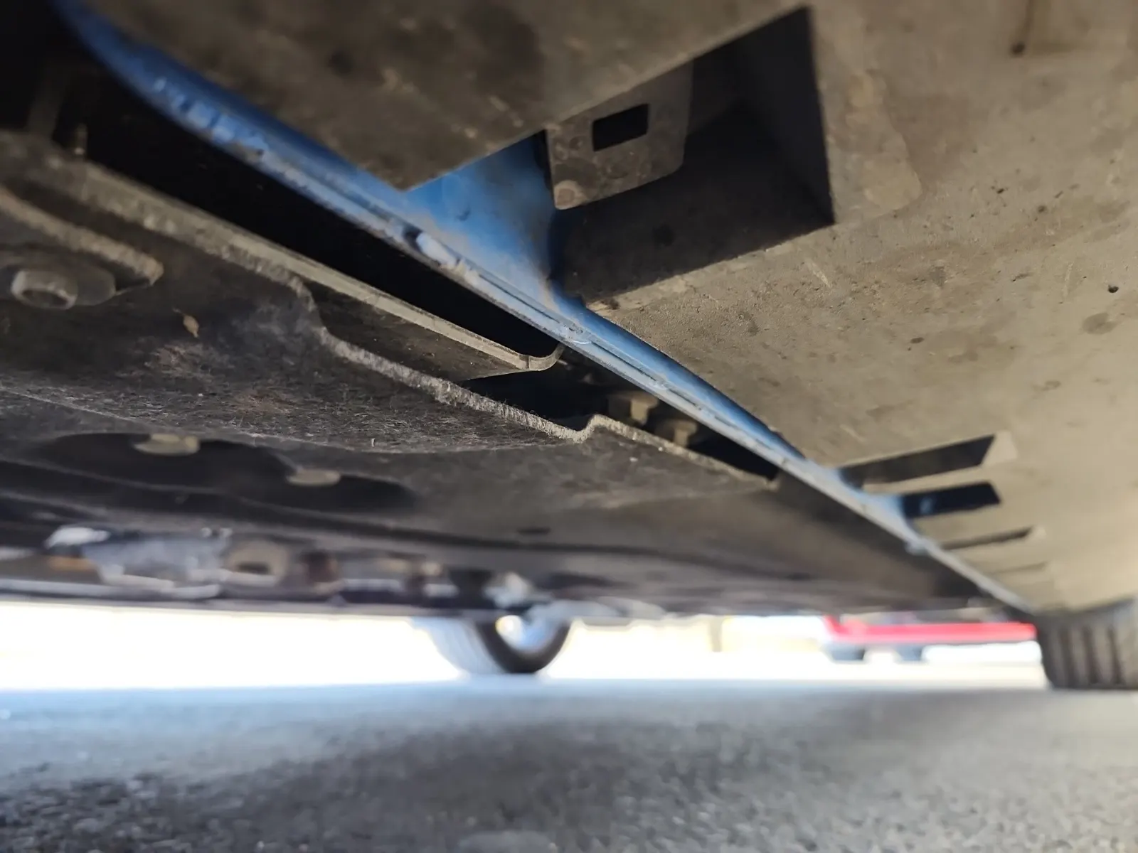 Undercarriage - Driver Photo