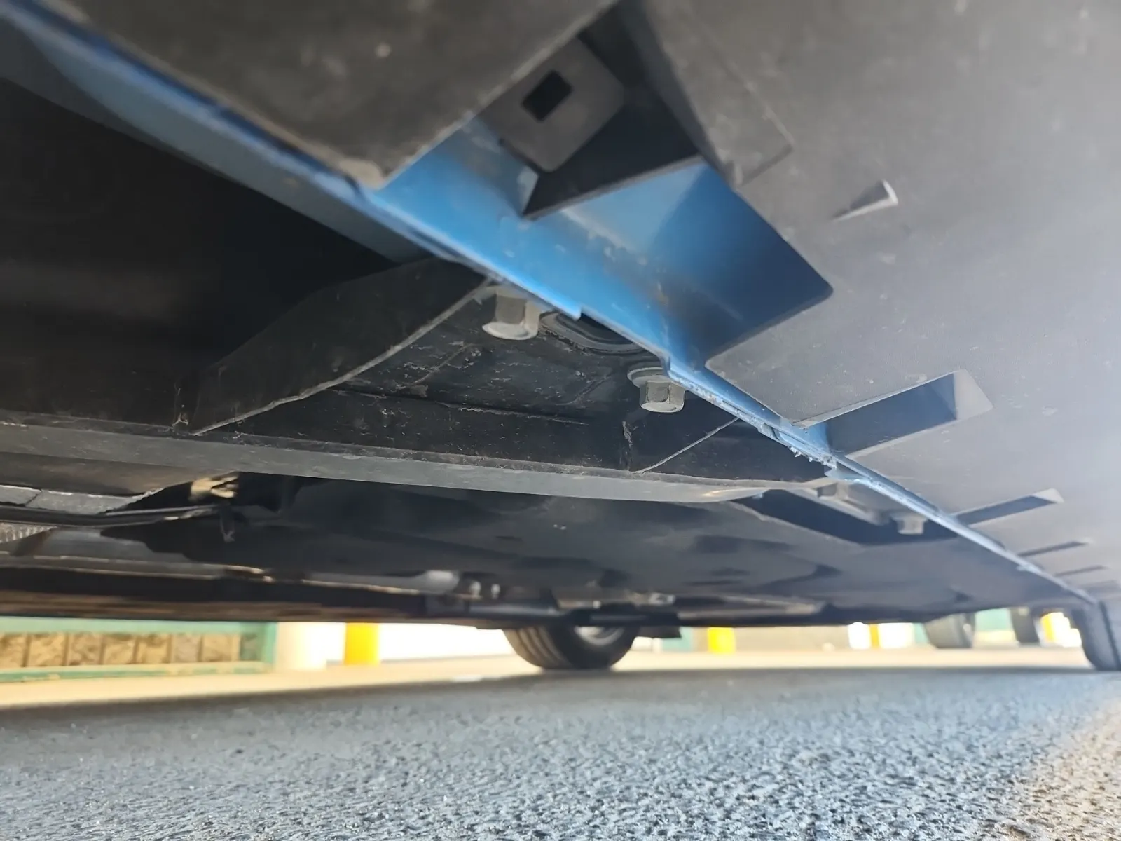 Undercarriage - Passenger Photo