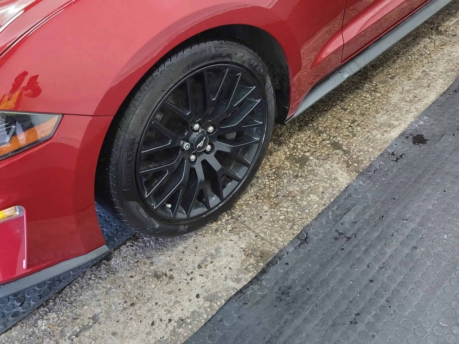 Front driver wheel/tire photo