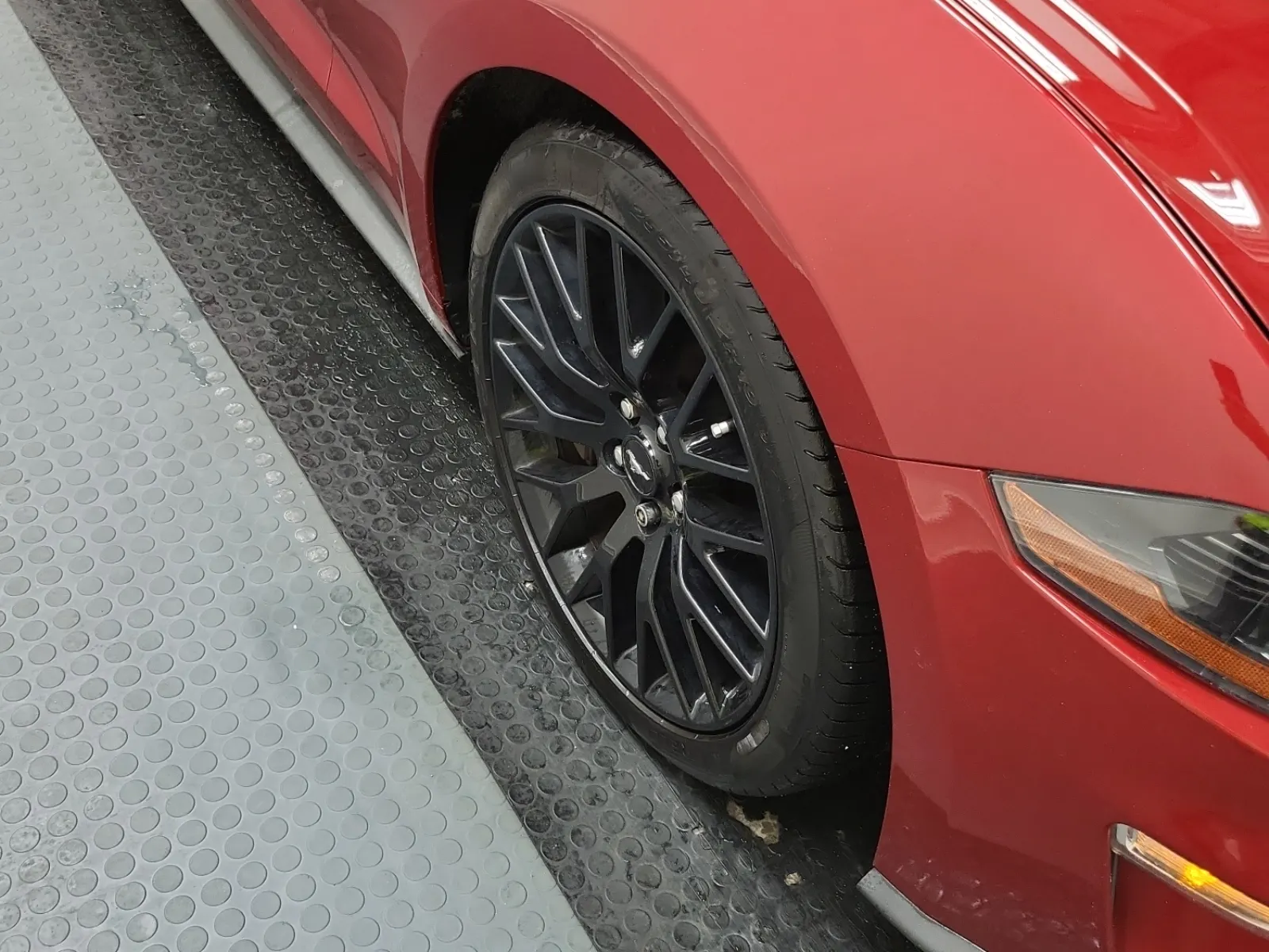 Right Front Wheel/Tire Photo