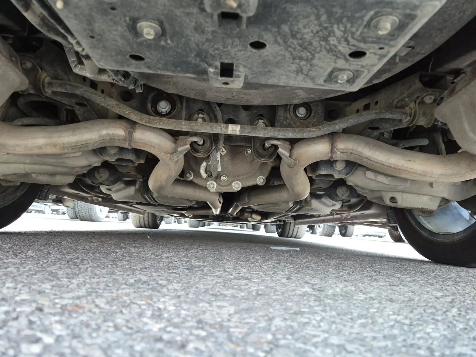 Undercarriage - Rear Photo