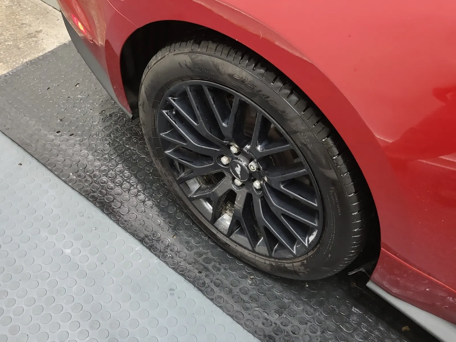 Right Rear Wheel/Tire Photo