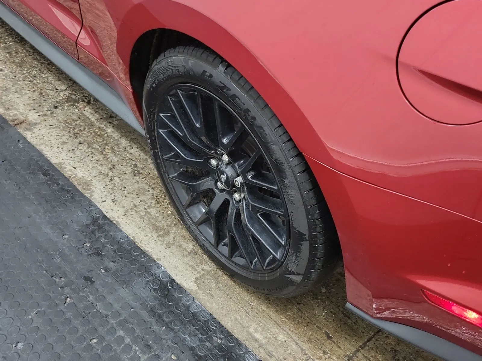 Left Rear Wheel/Tire Photo