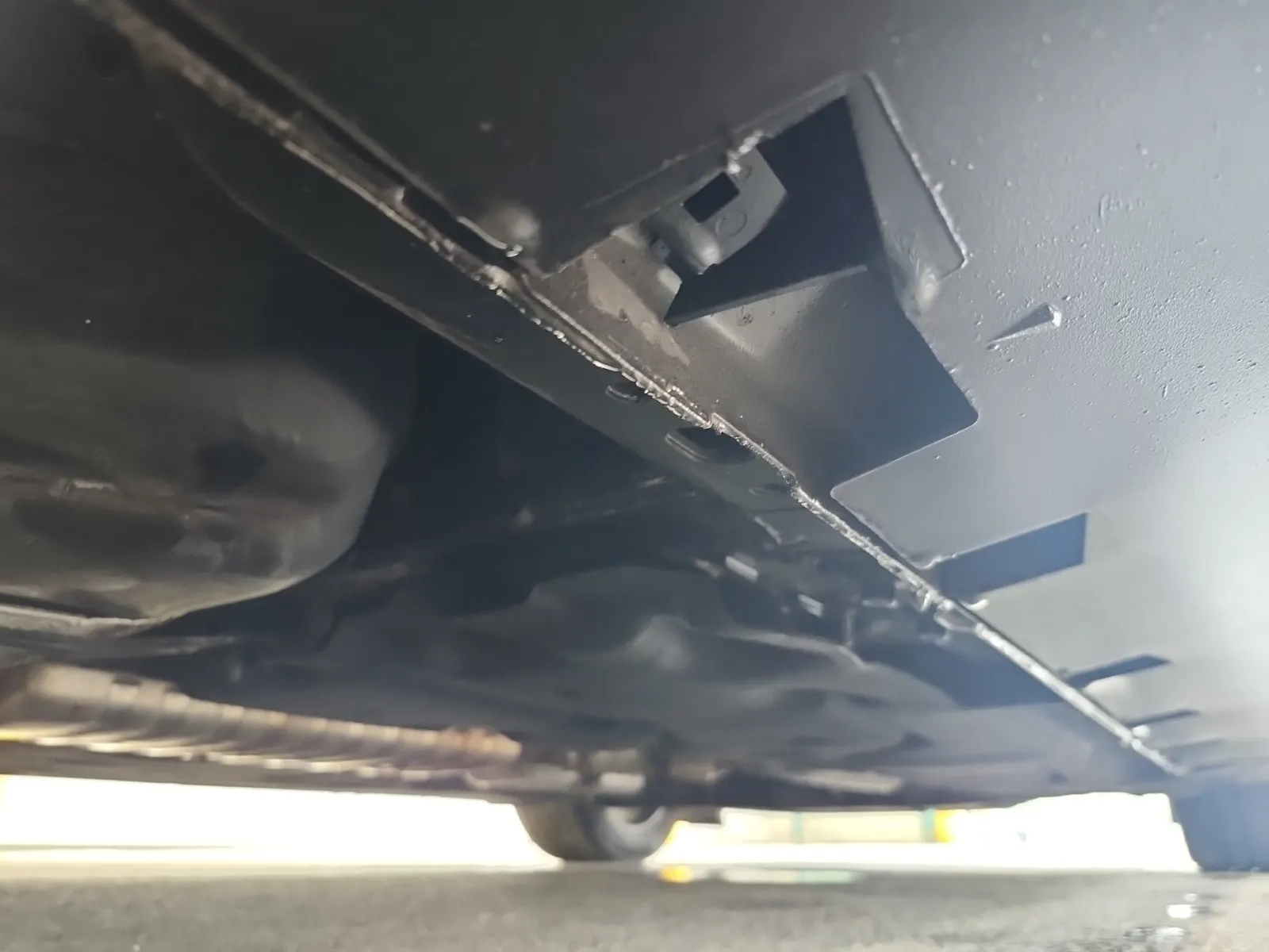 Undercarriage - Passenger Photo