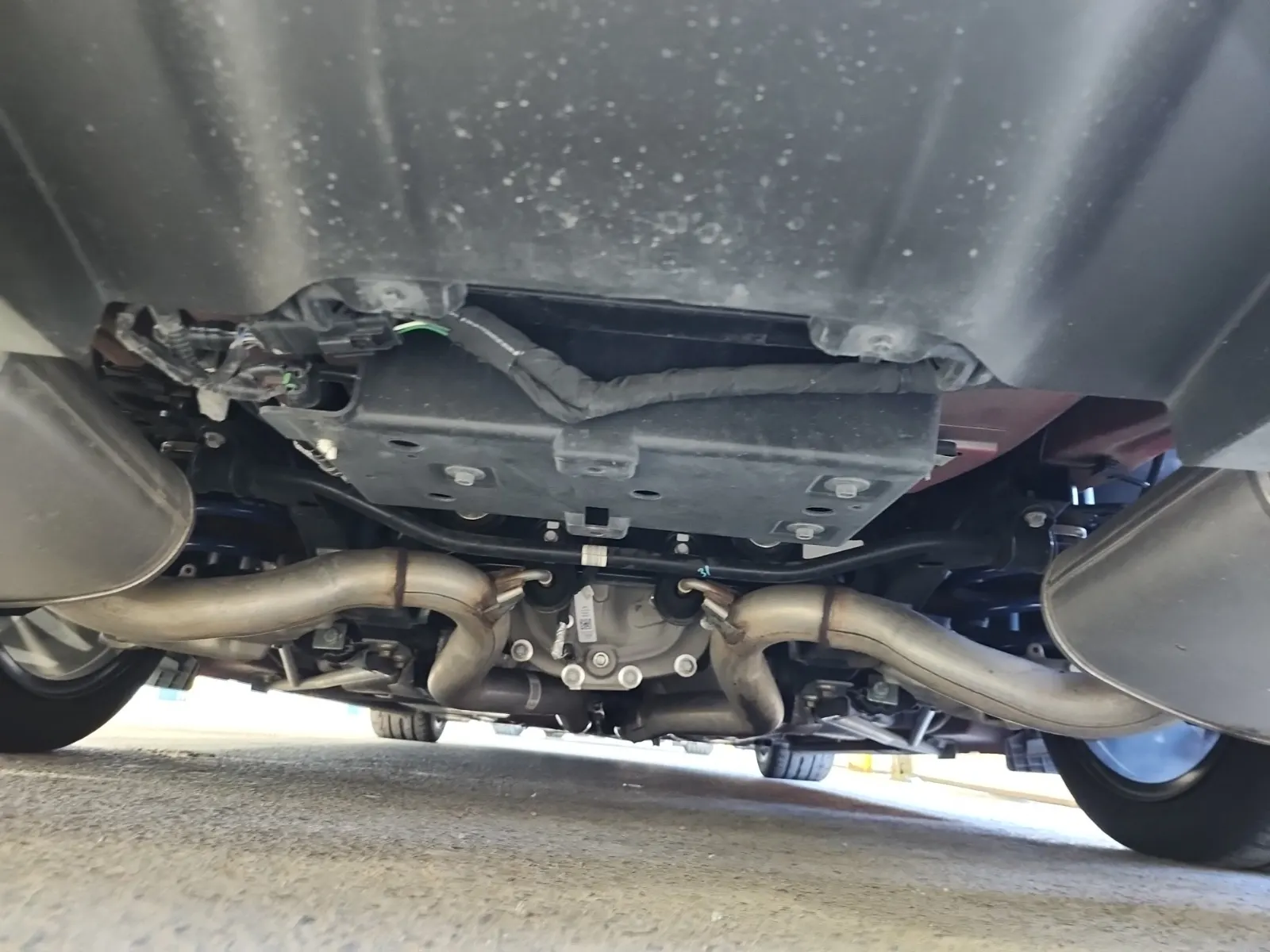 Undercarriage - Rear Photo