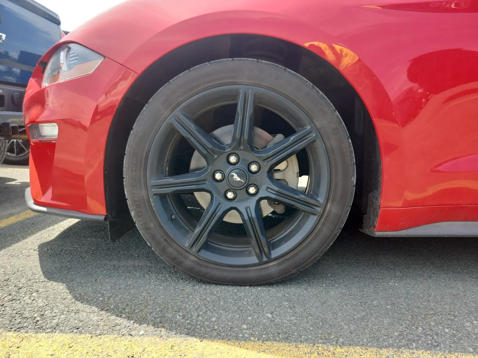 Front driver wheel/tire photo