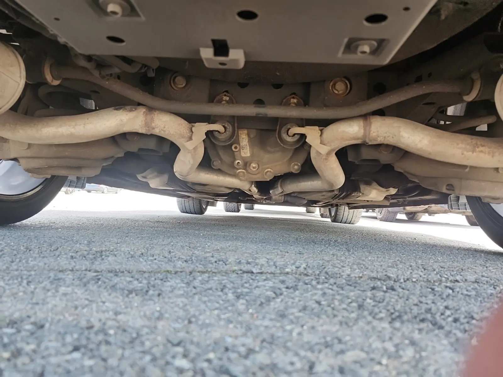 Undercarriage - Rear Photo