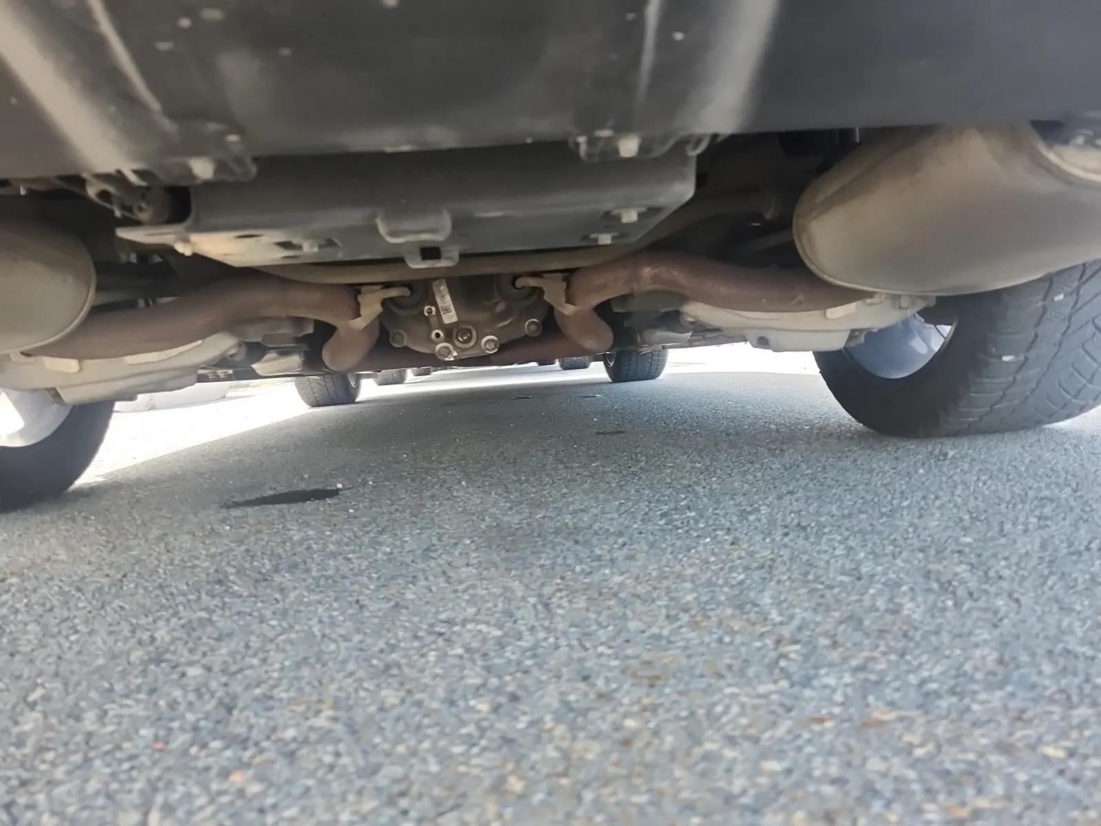 Undercarriage - Rear Photo