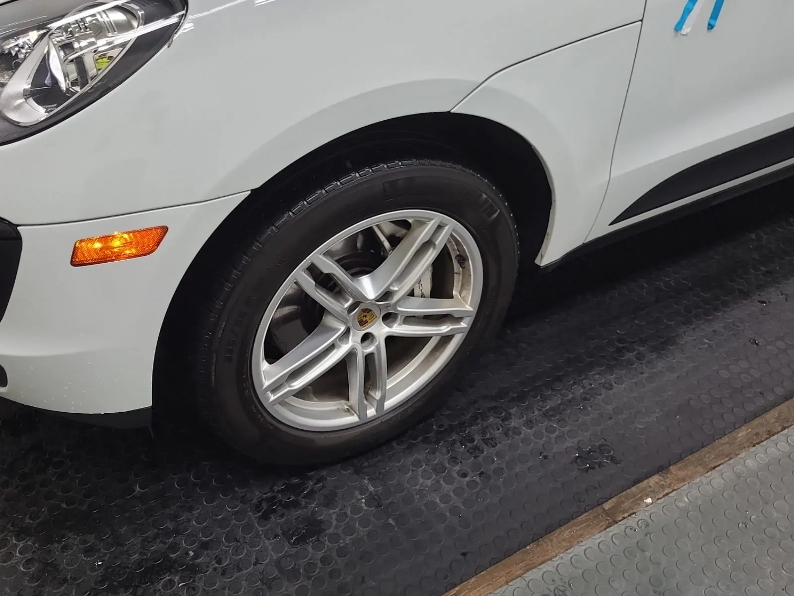 Front driver wheel/tire photo