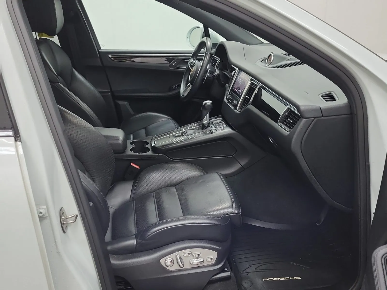 Right Side Interior Photo