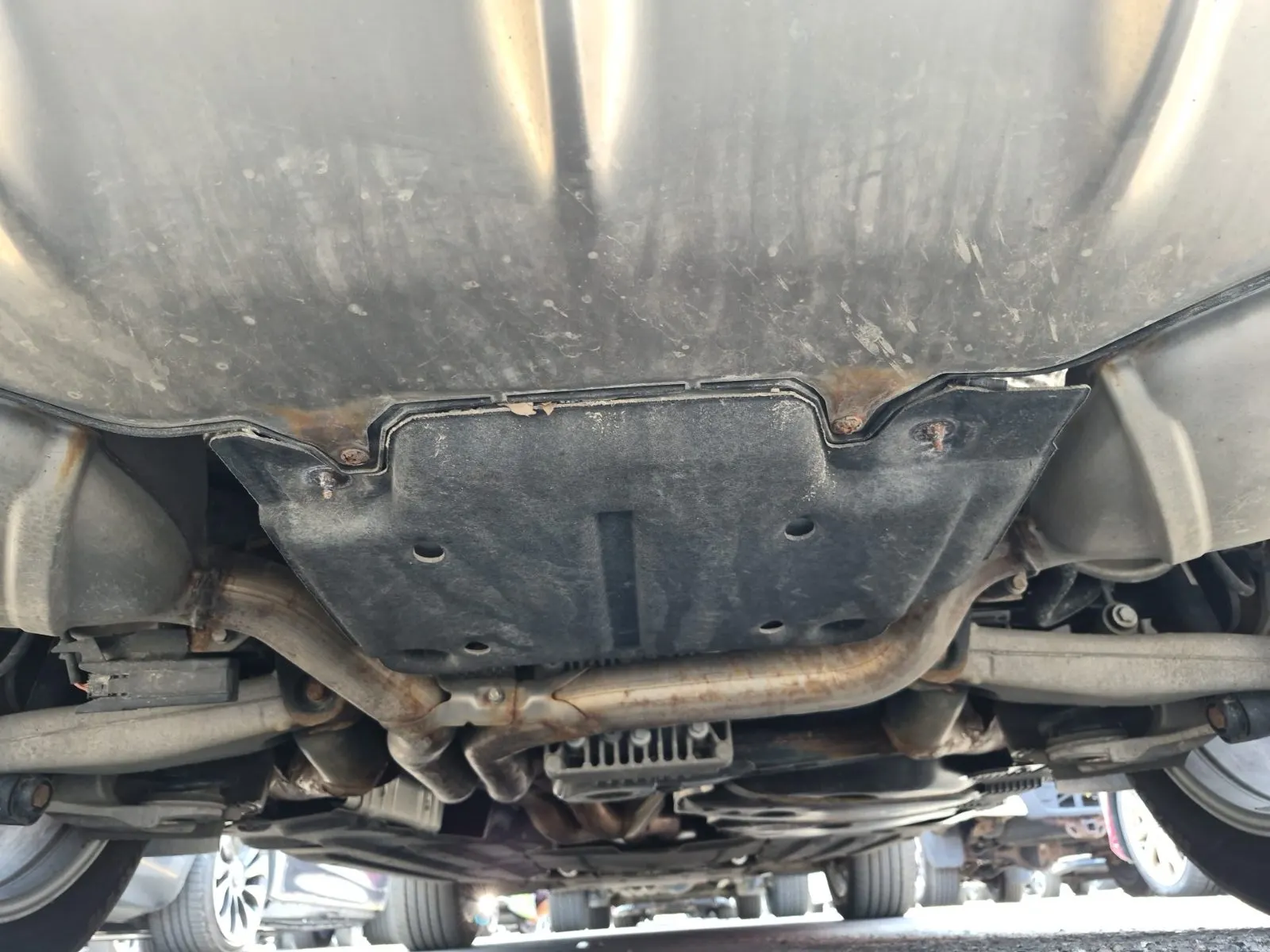 Undercarriage - Rear Photo