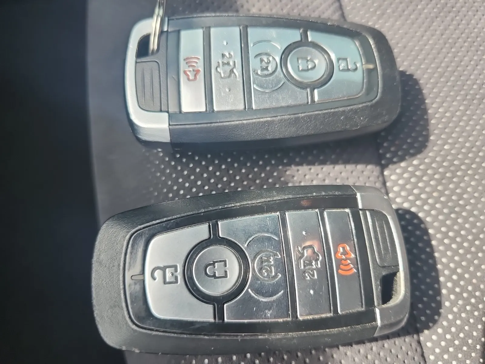 Keys/Fobs/Manual Photo
