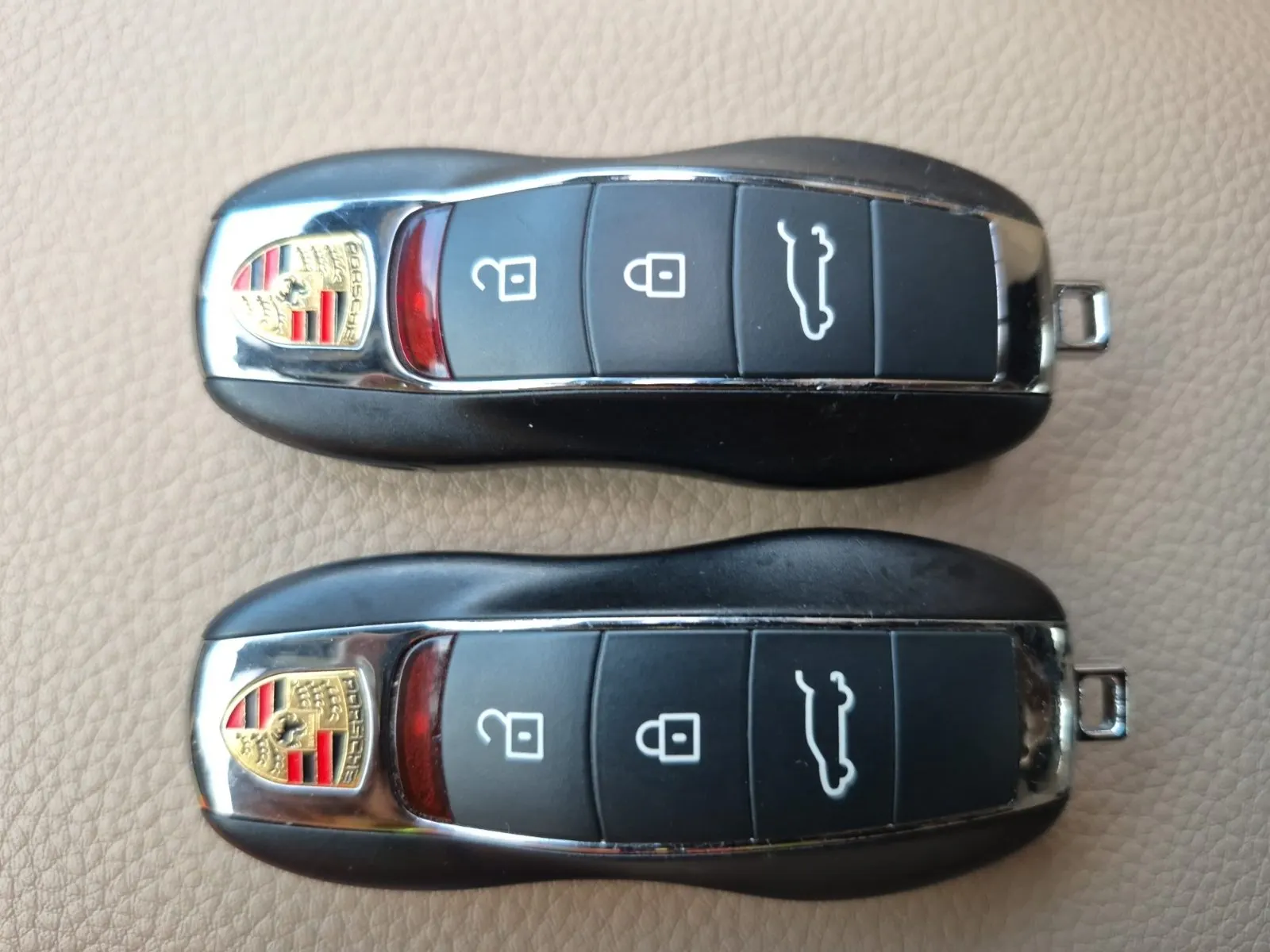 Keys/Fobs/Manual Photo