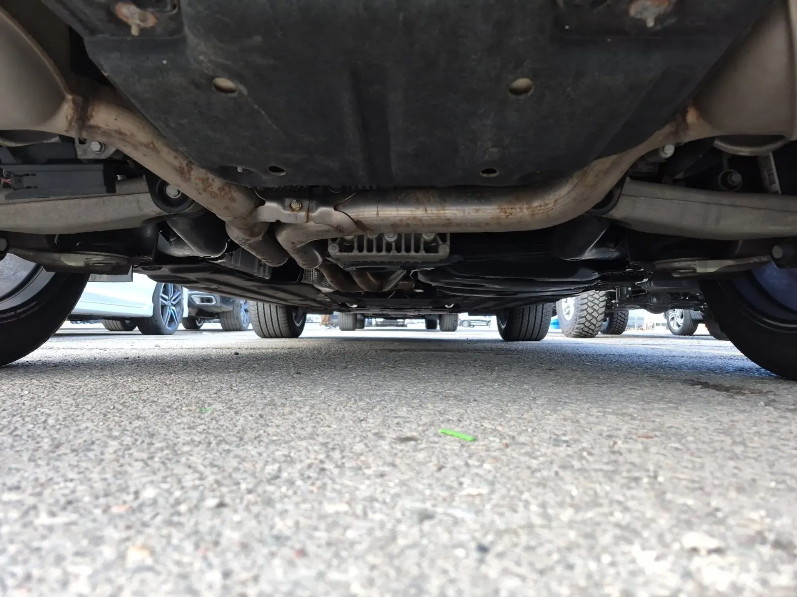 Undercarriage - Rear Photo