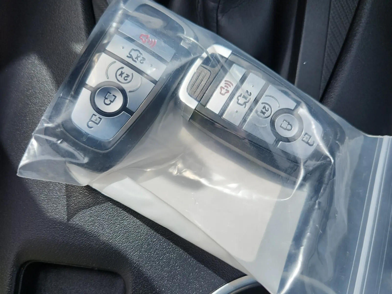 Keys/Fobs/Manual Photo