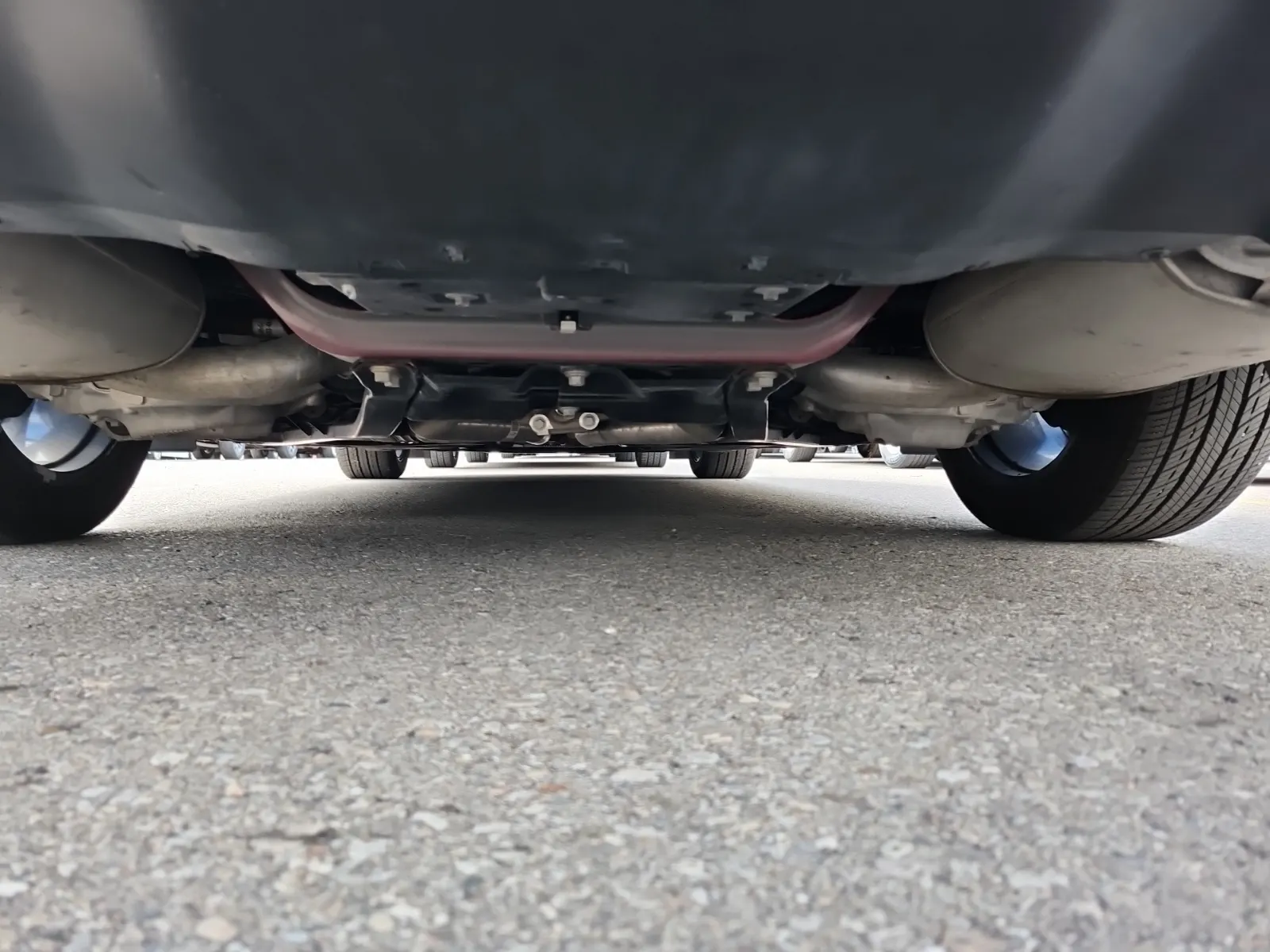 Undercarriage - Rear Photo