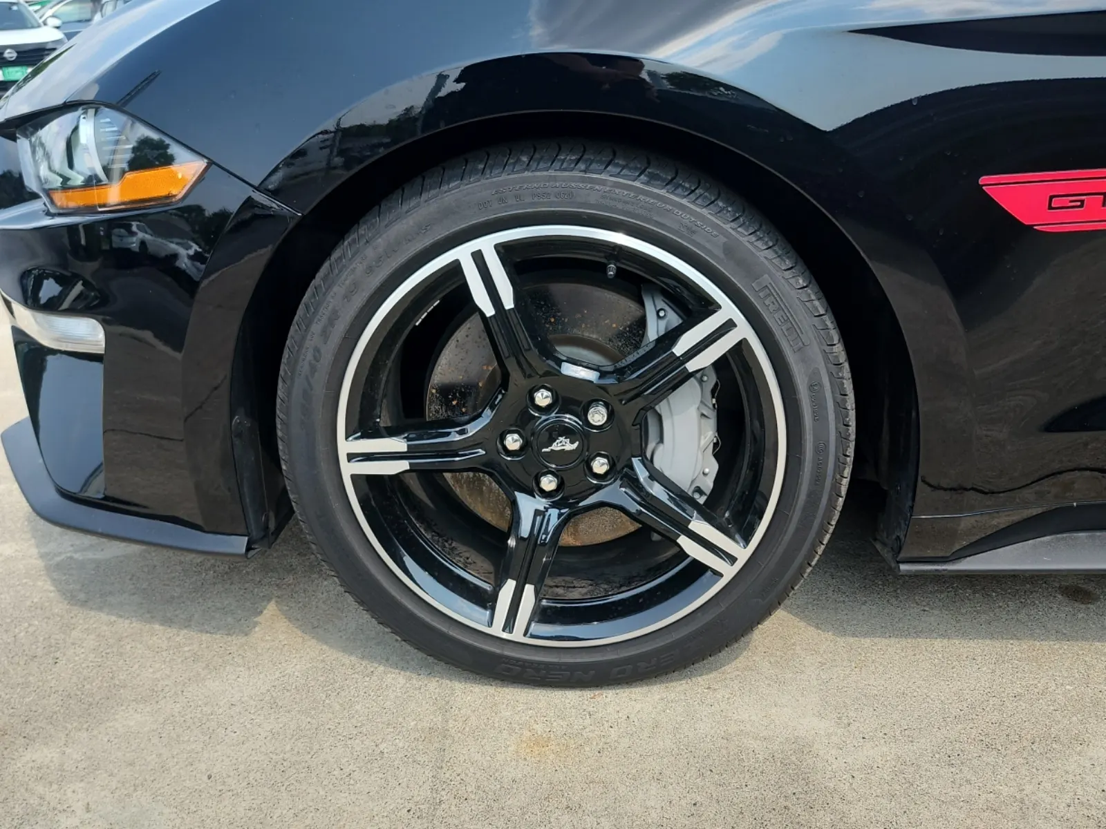 Front driver wheel/tire photo