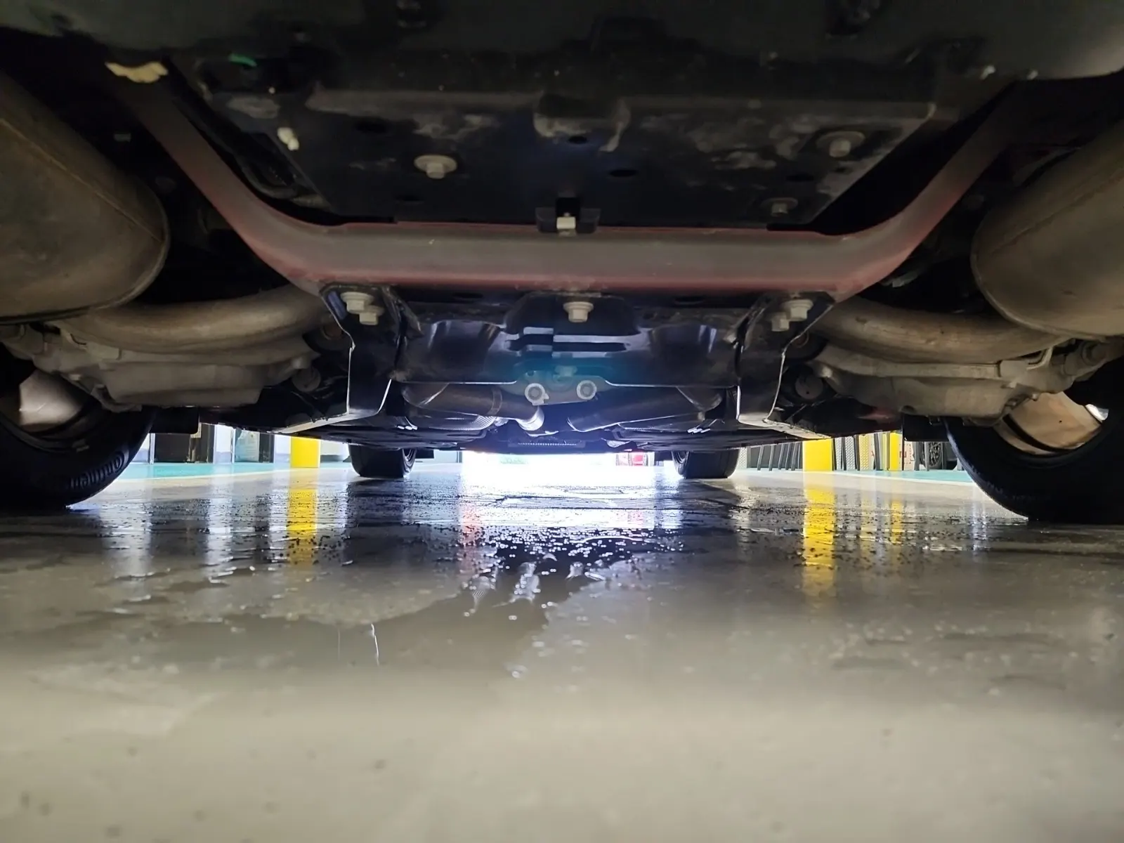 Undercarriage - Rear Photo