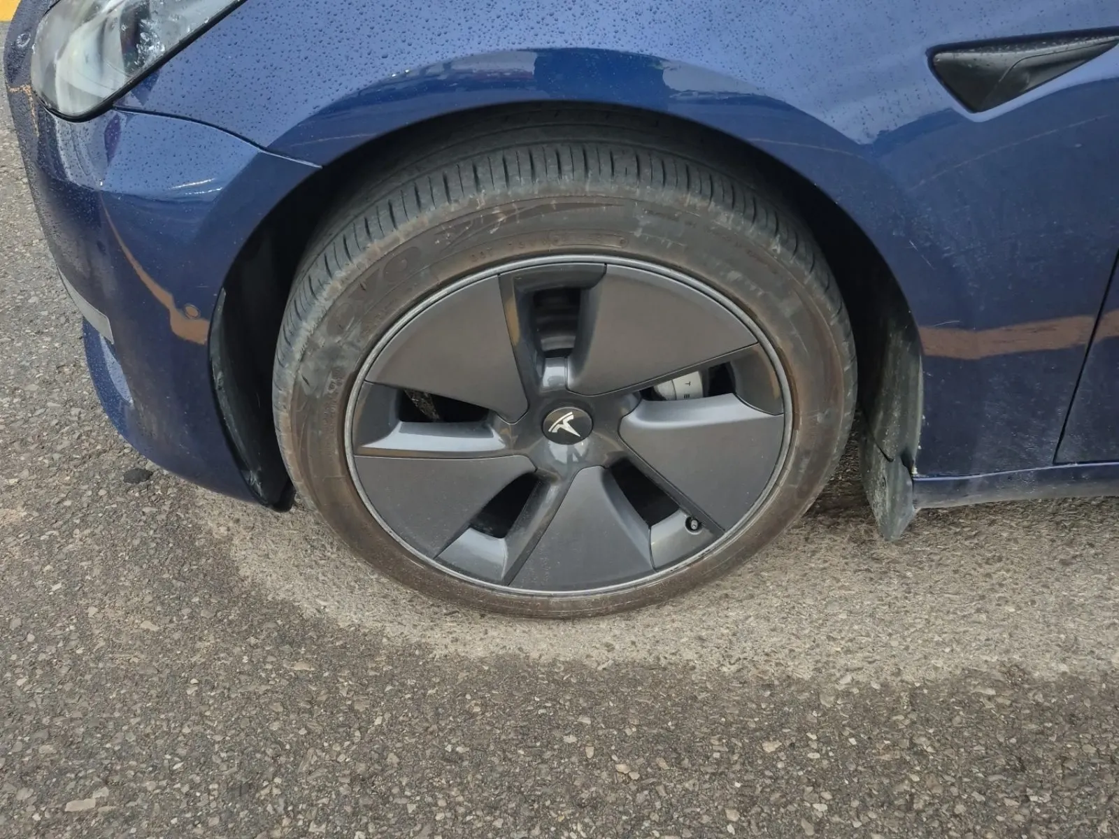 Front driver wheel/tire photo