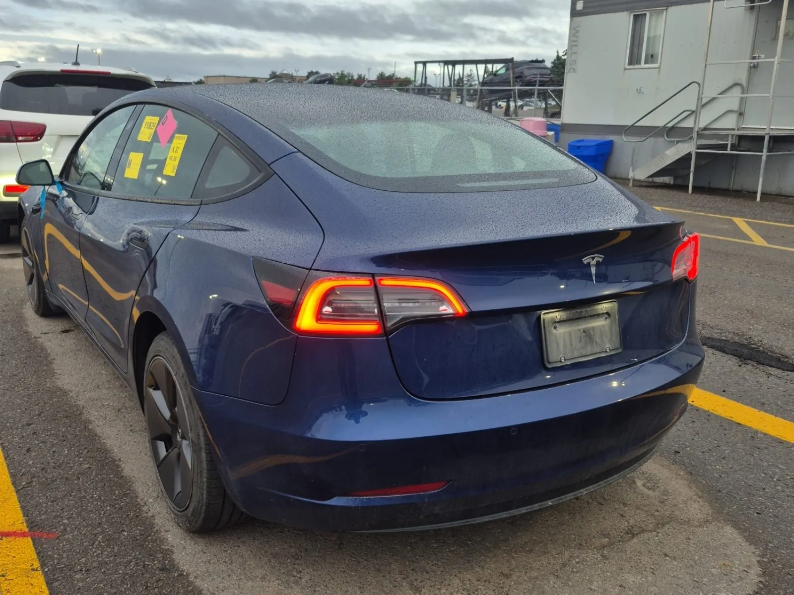 Driver Rear 3/4 Photo