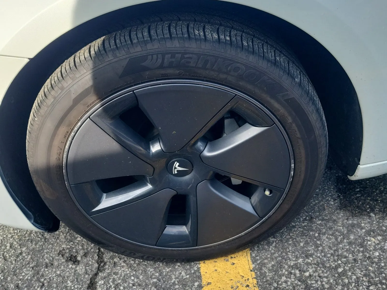 Front driver wheel/tire photo