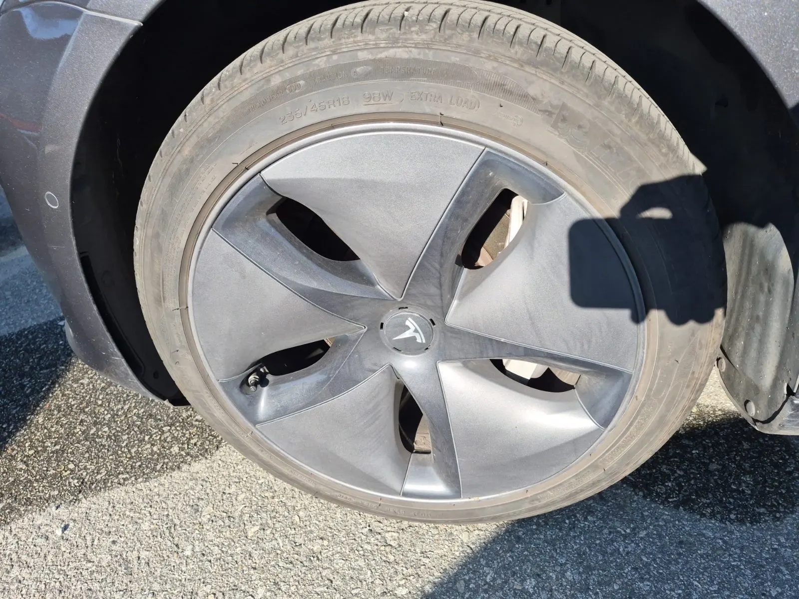 Front driver wheel/tire photo