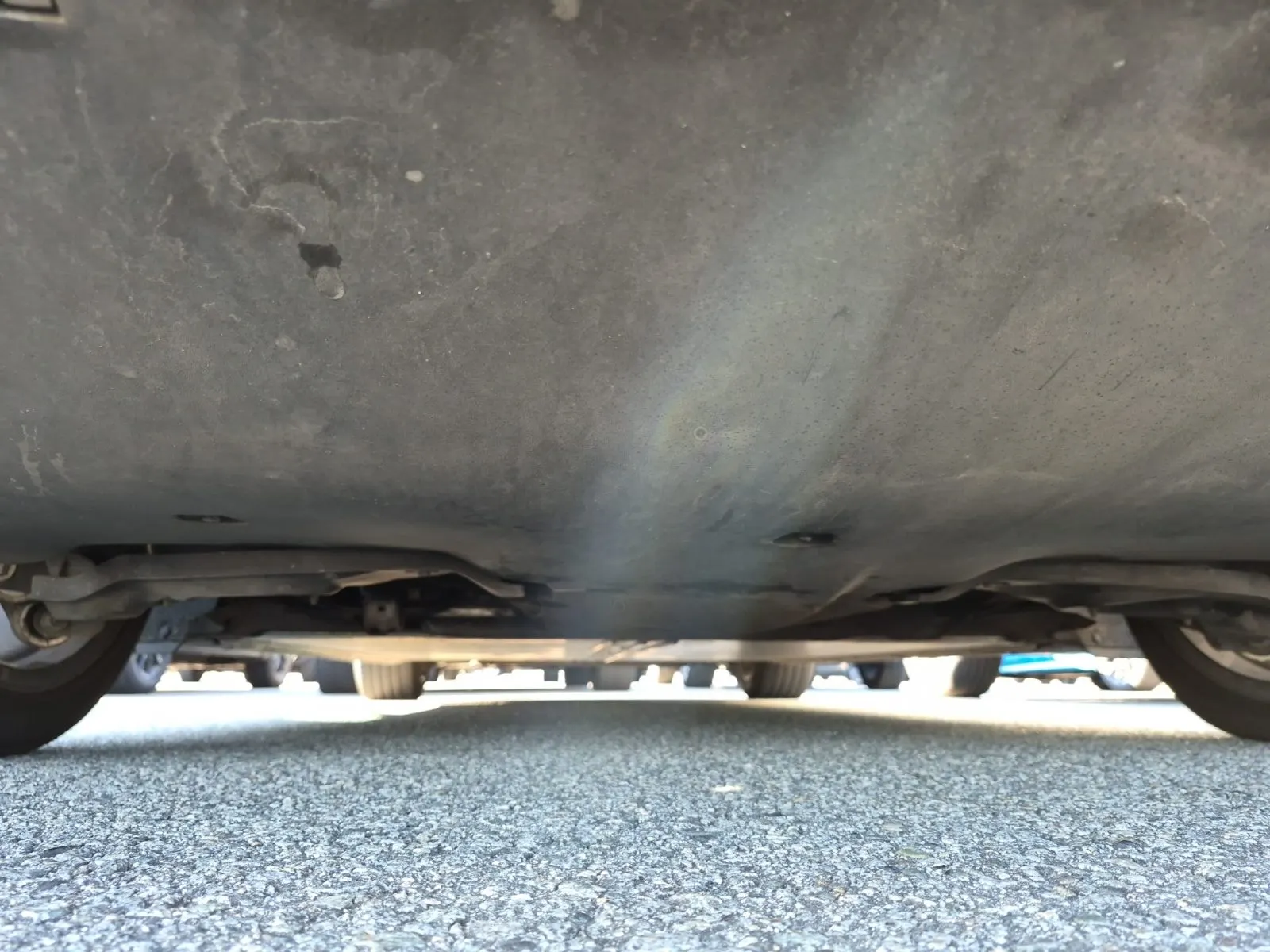 Undercarriage - Rear Photo