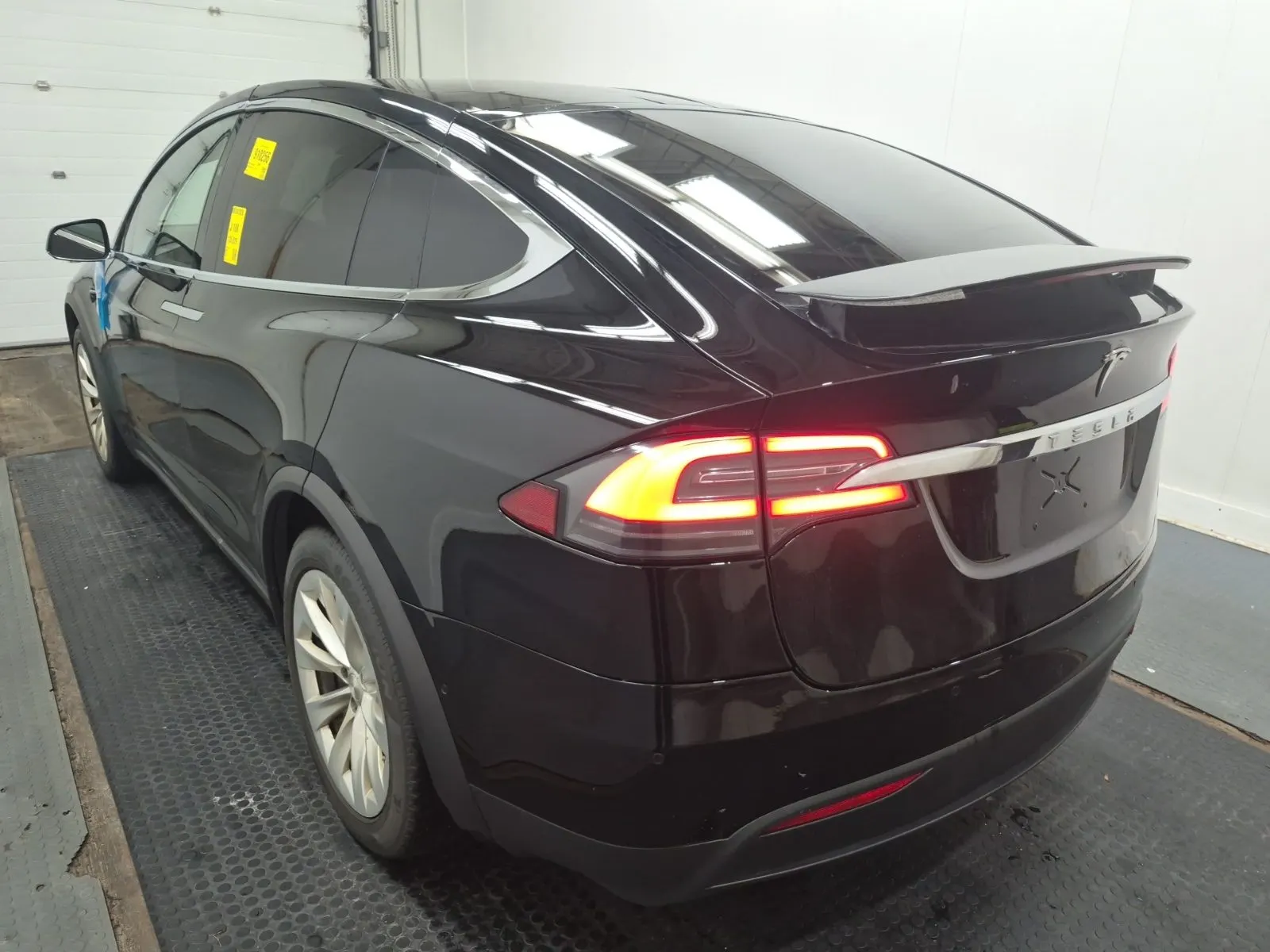 Driver Rear 3/4 Photo