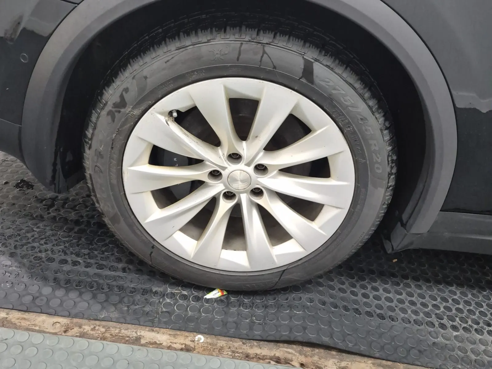 Right Rear Wheel/Tire Photo
