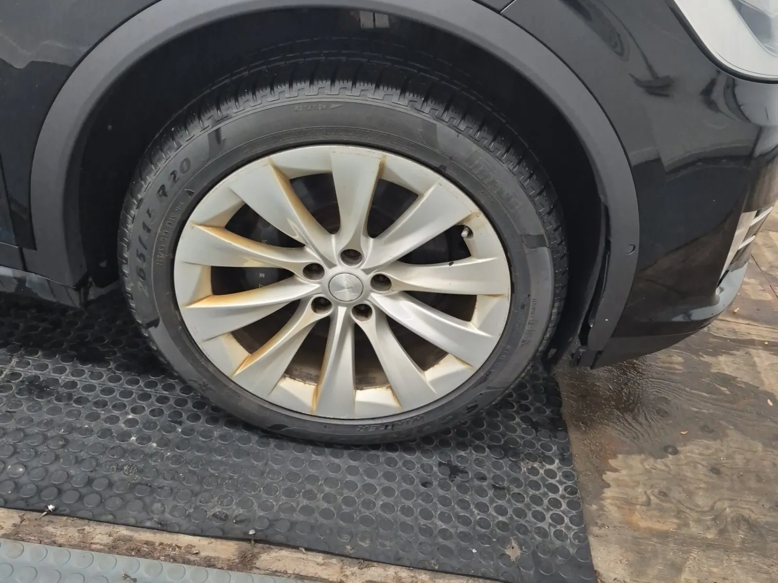 Right Front Wheel/Tire Photo