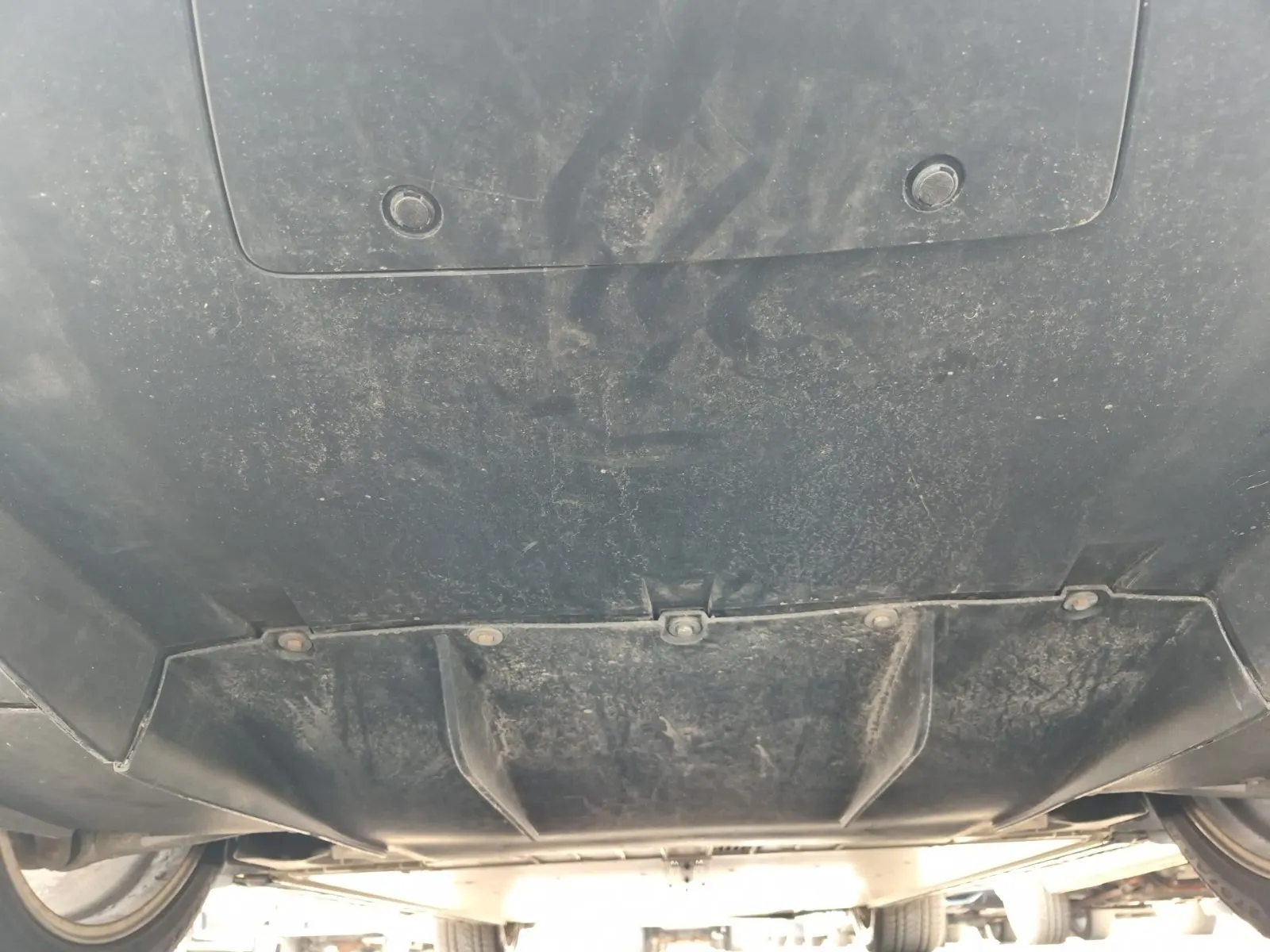 Undercarriage - Rear Photo