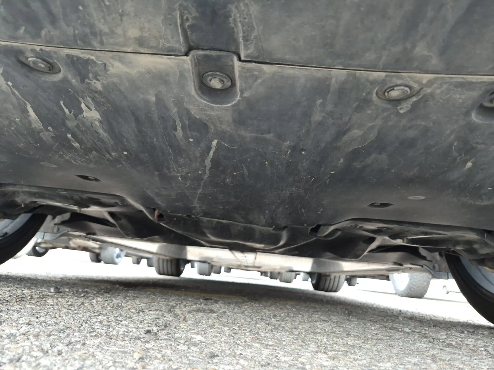 Undercarriage - Rear Photo
