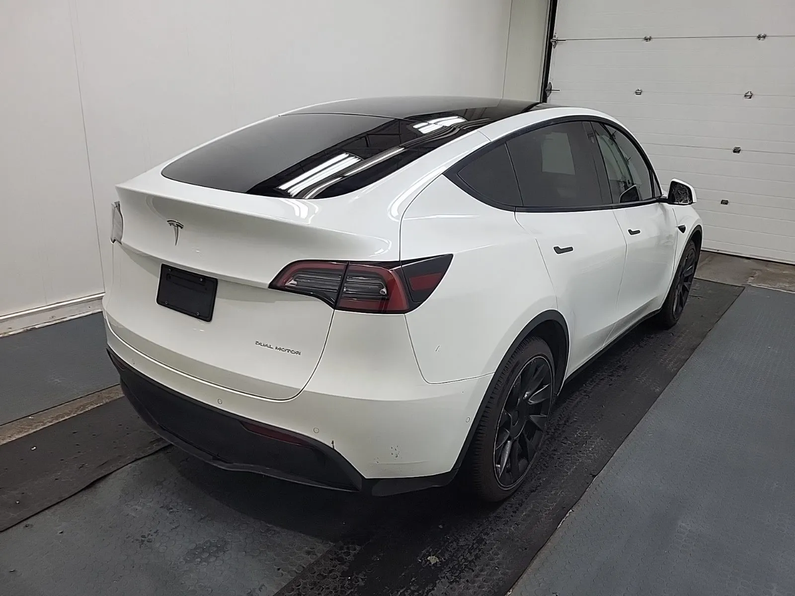 Passenger Rear 3/4 Photo