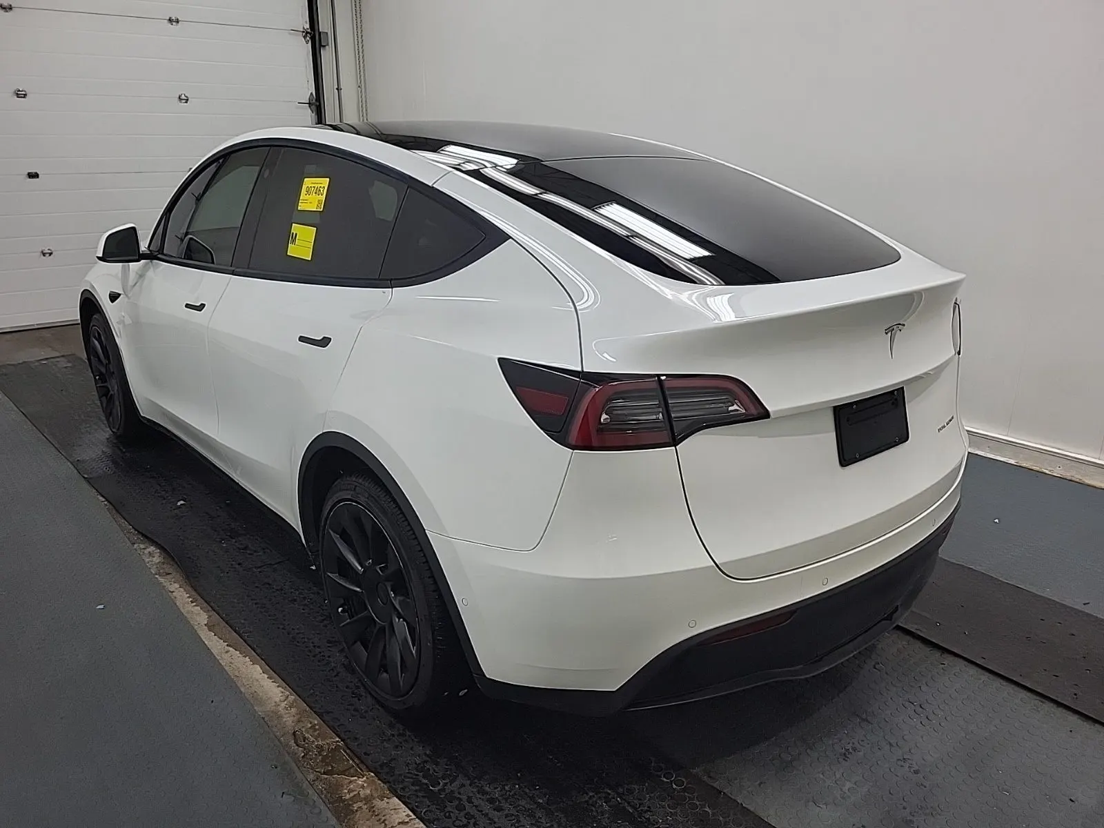 Driver Rear 3/4 Photo
