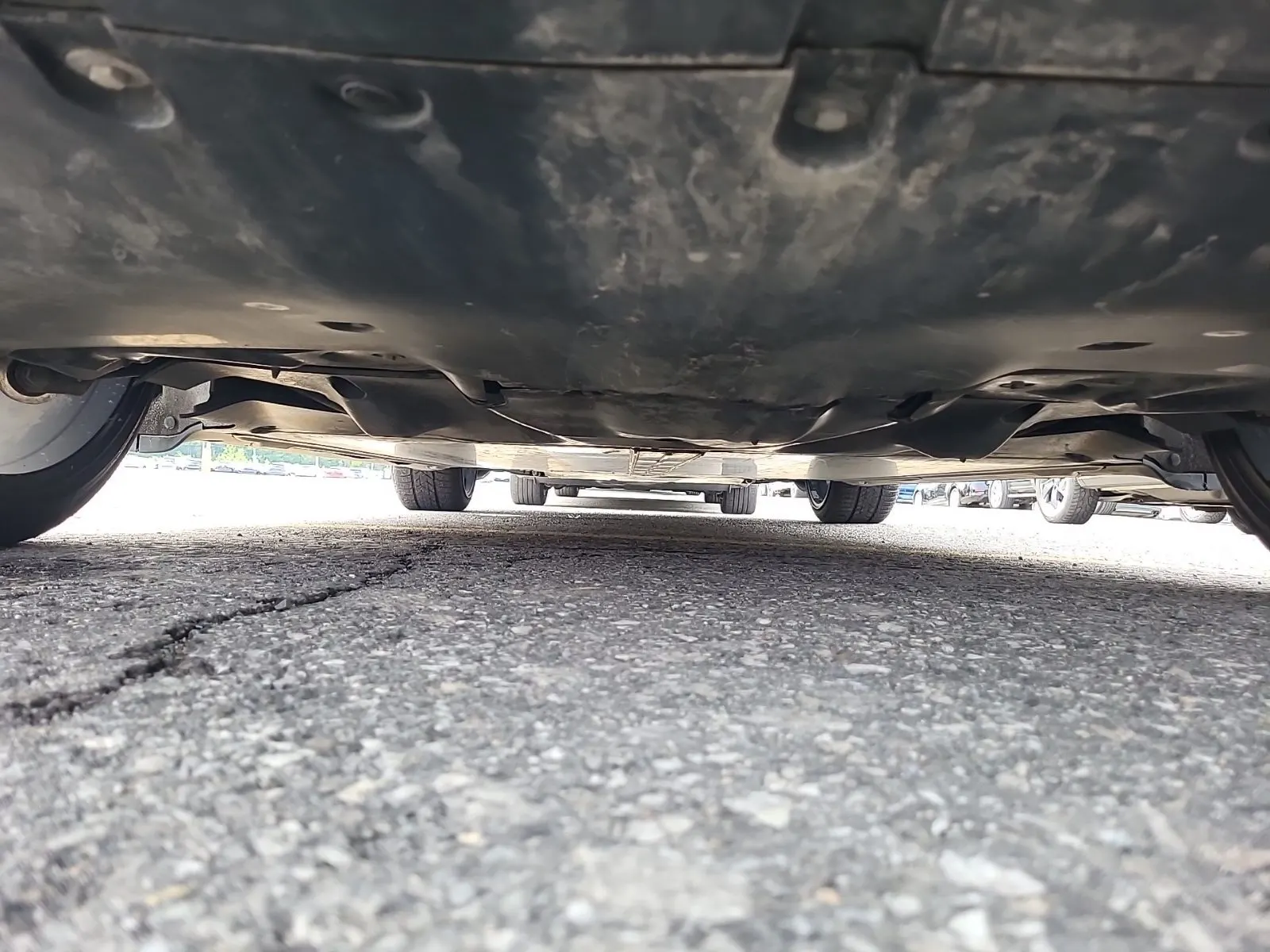 Undercarriage - Rear Photo