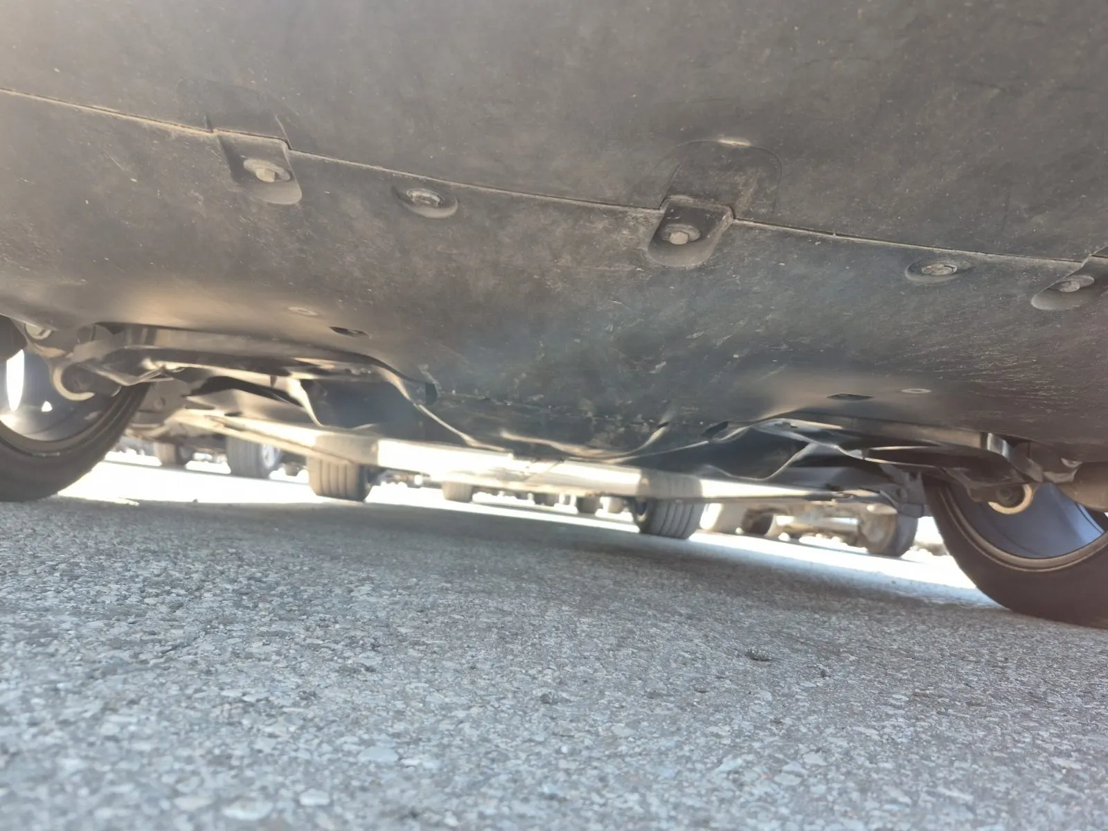 Undercarriage - Rear Photo