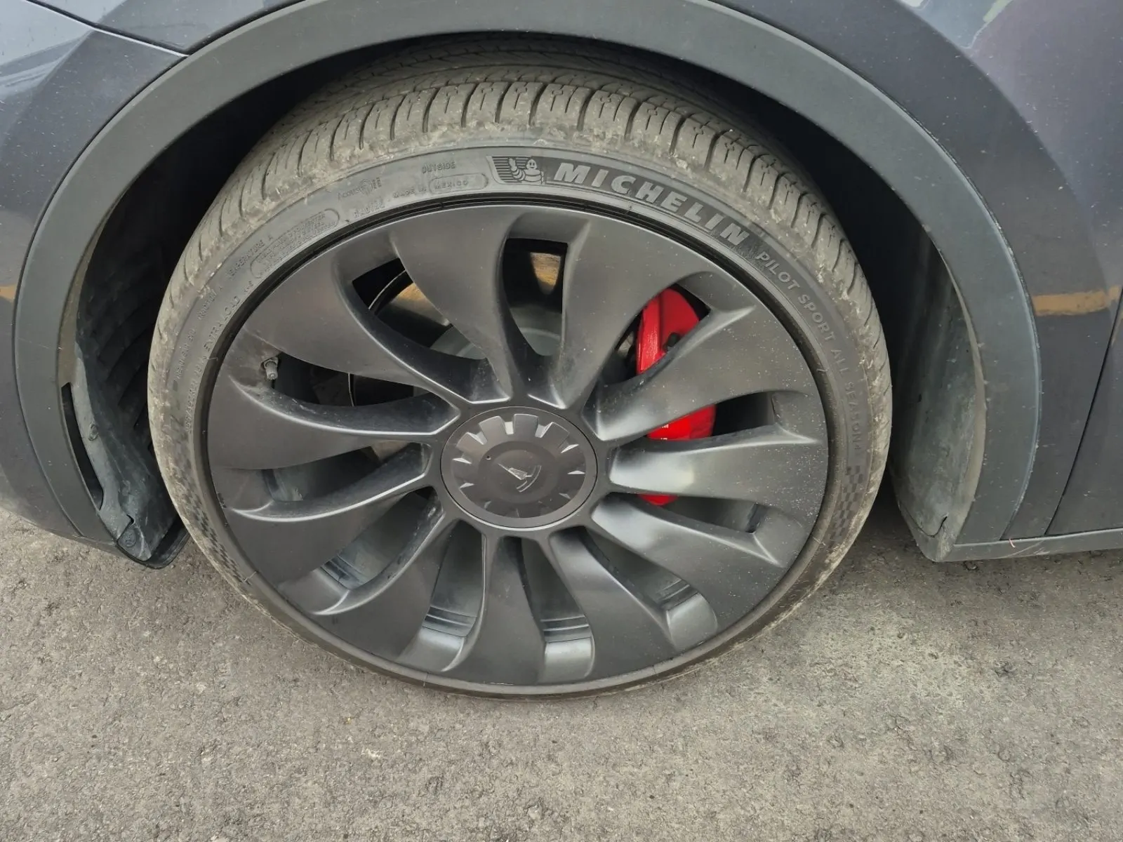 Front driver wheel/tire photo